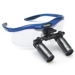 Lupa prismatica XL Keeler de 5.5x con 50 cm. de distancia de trabajo , set con montura azul claro 2113-P-6015 & 2199-P-1535-0