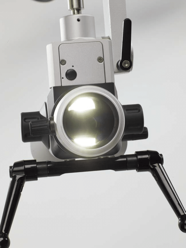 Kaps 1100 es la primera etapa de la serie de microscopios dentales Kaps, que se basa en un sistema modular.-3420